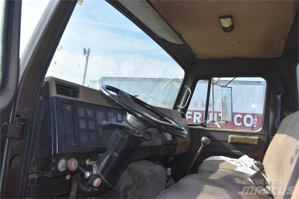 International 4900 Автомобильные краны