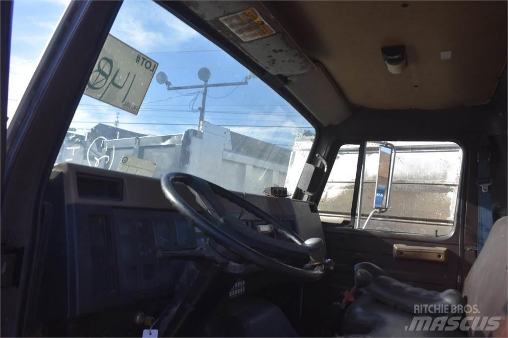 International 4900 Автомобильные краны