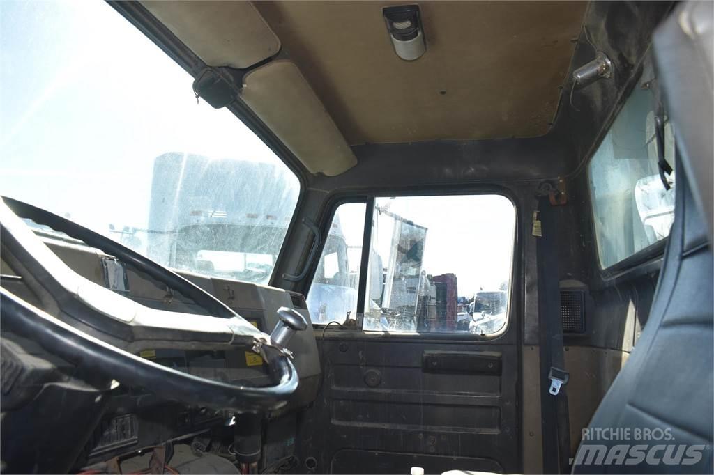 International 4900 Грузовики-Самосвалы