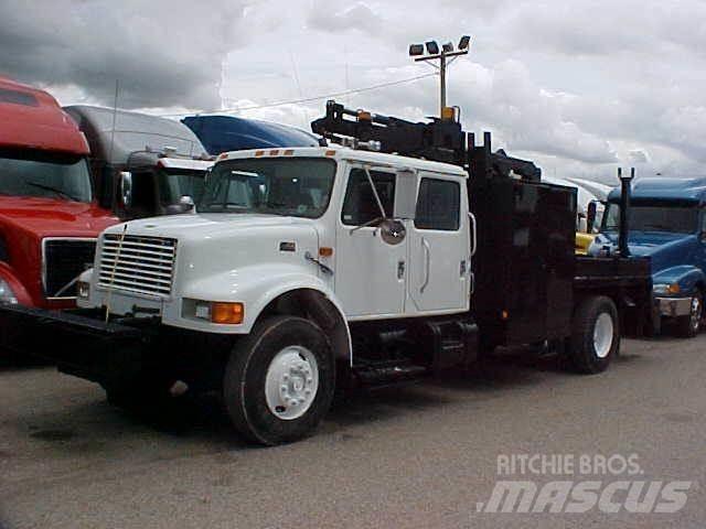 International 4900 Комбинированные дорожные машины