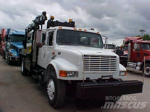 International 4900 Комбинированные дорожные машины
