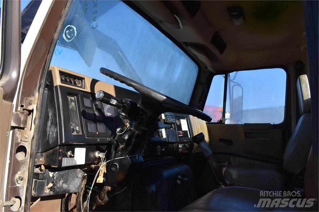 International 8200 Автомобильные краны