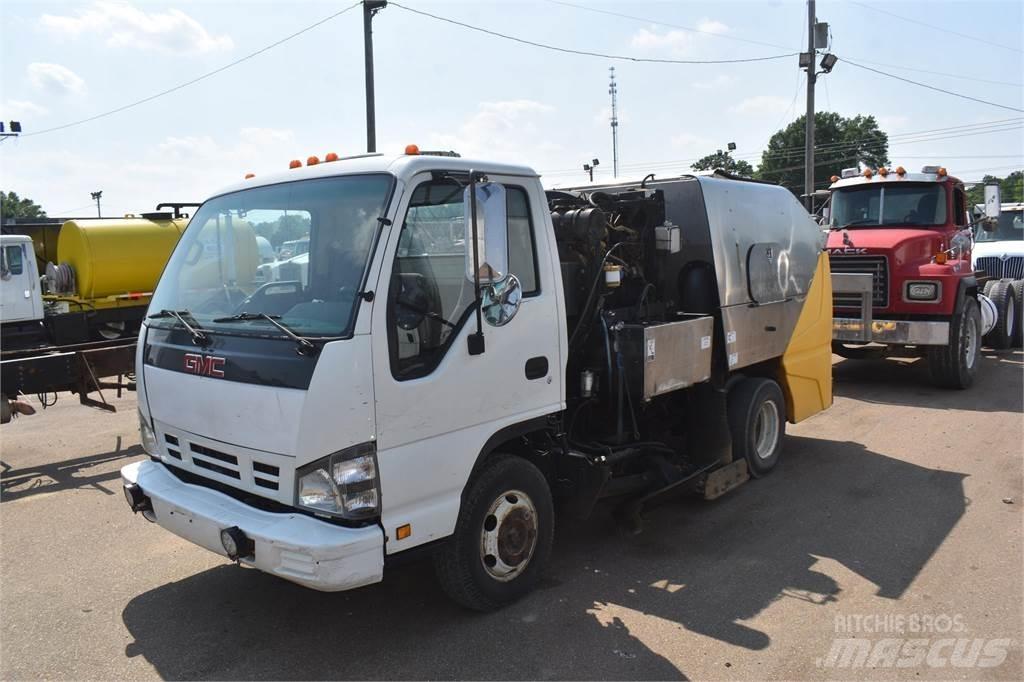 Isuzu NPR Уборочные машины