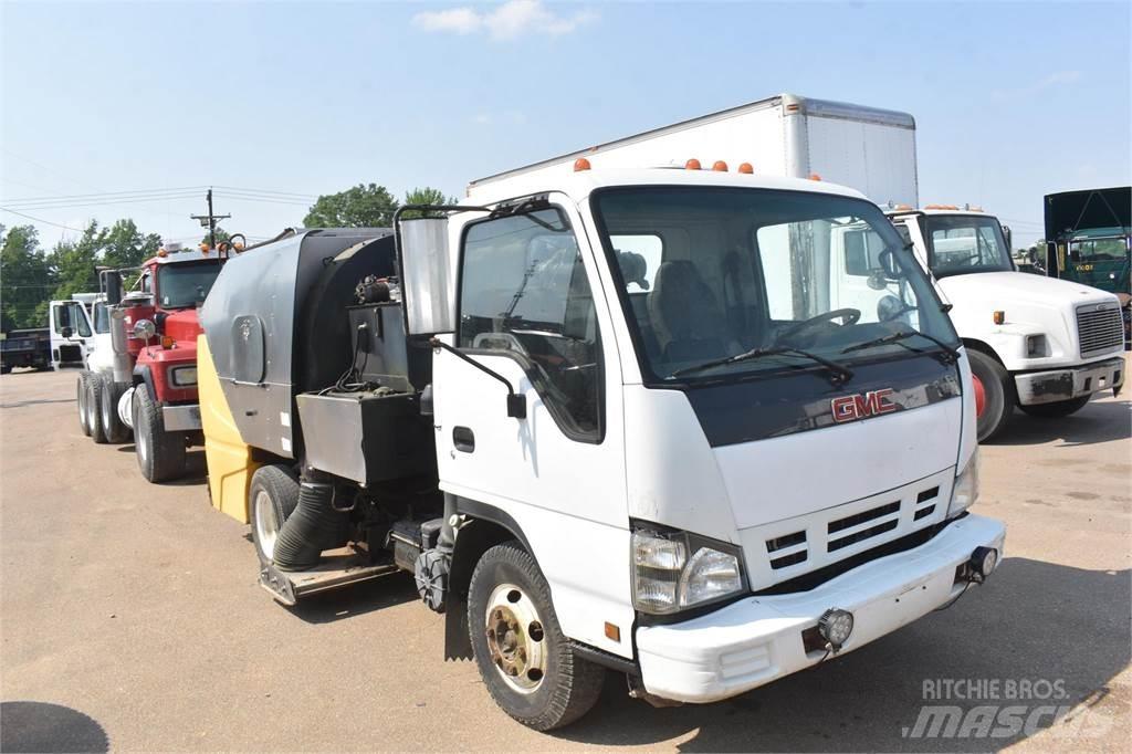 Isuzu NPR Уборочные машины