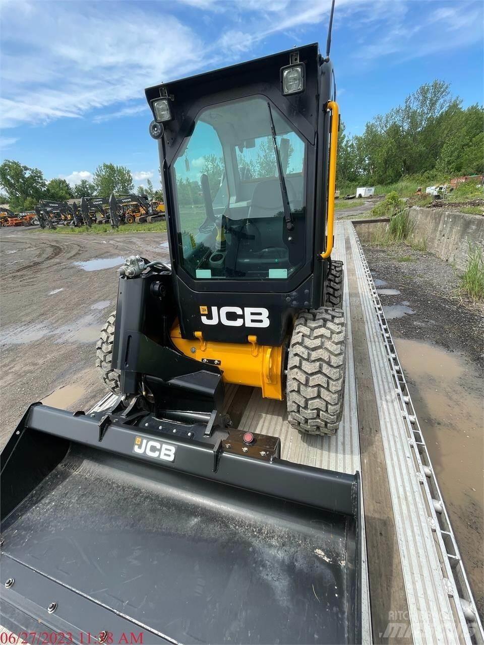 JCB 300 Мини-погрузчики
