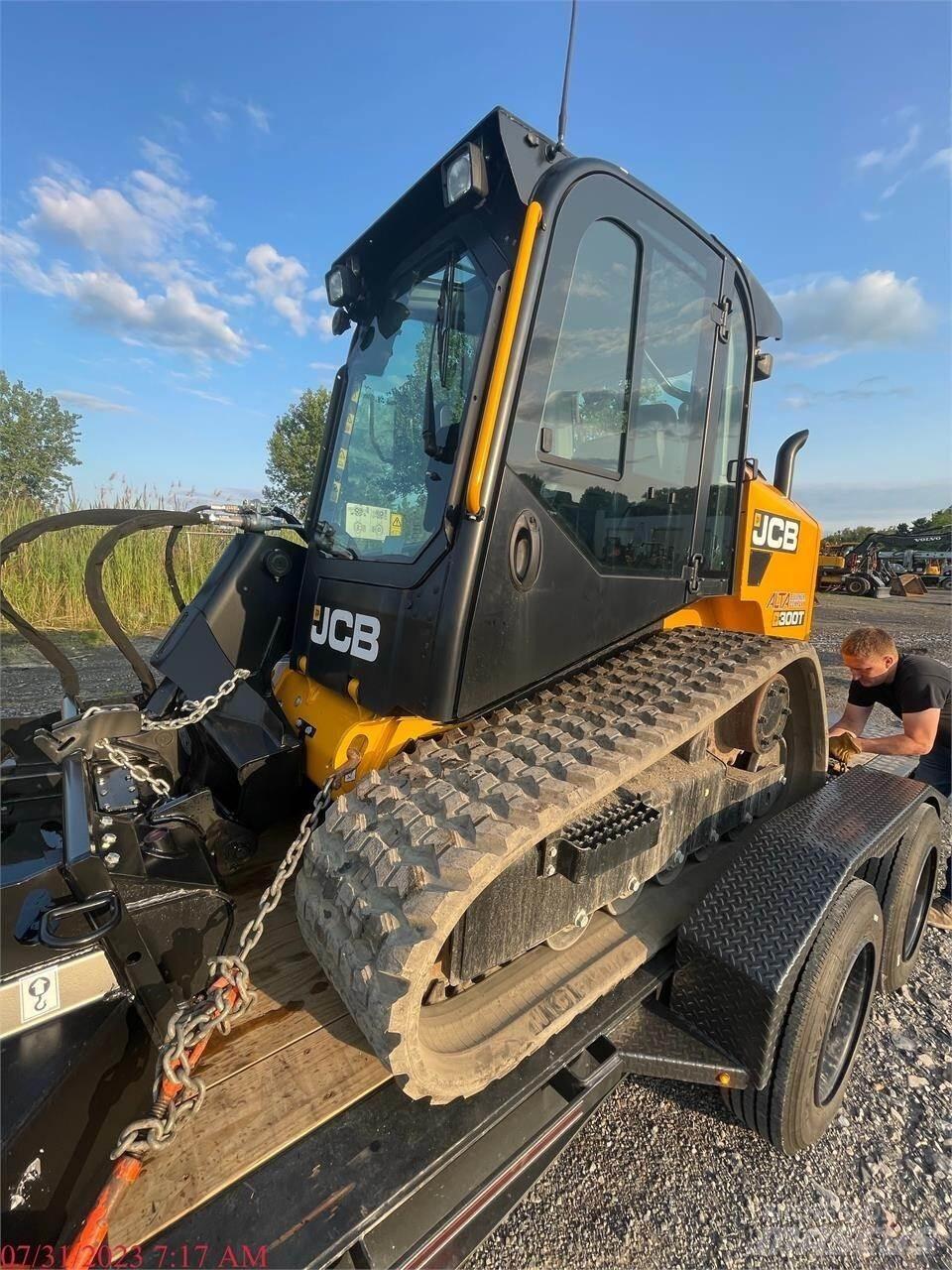 JCB 300T Мини-погрузчики