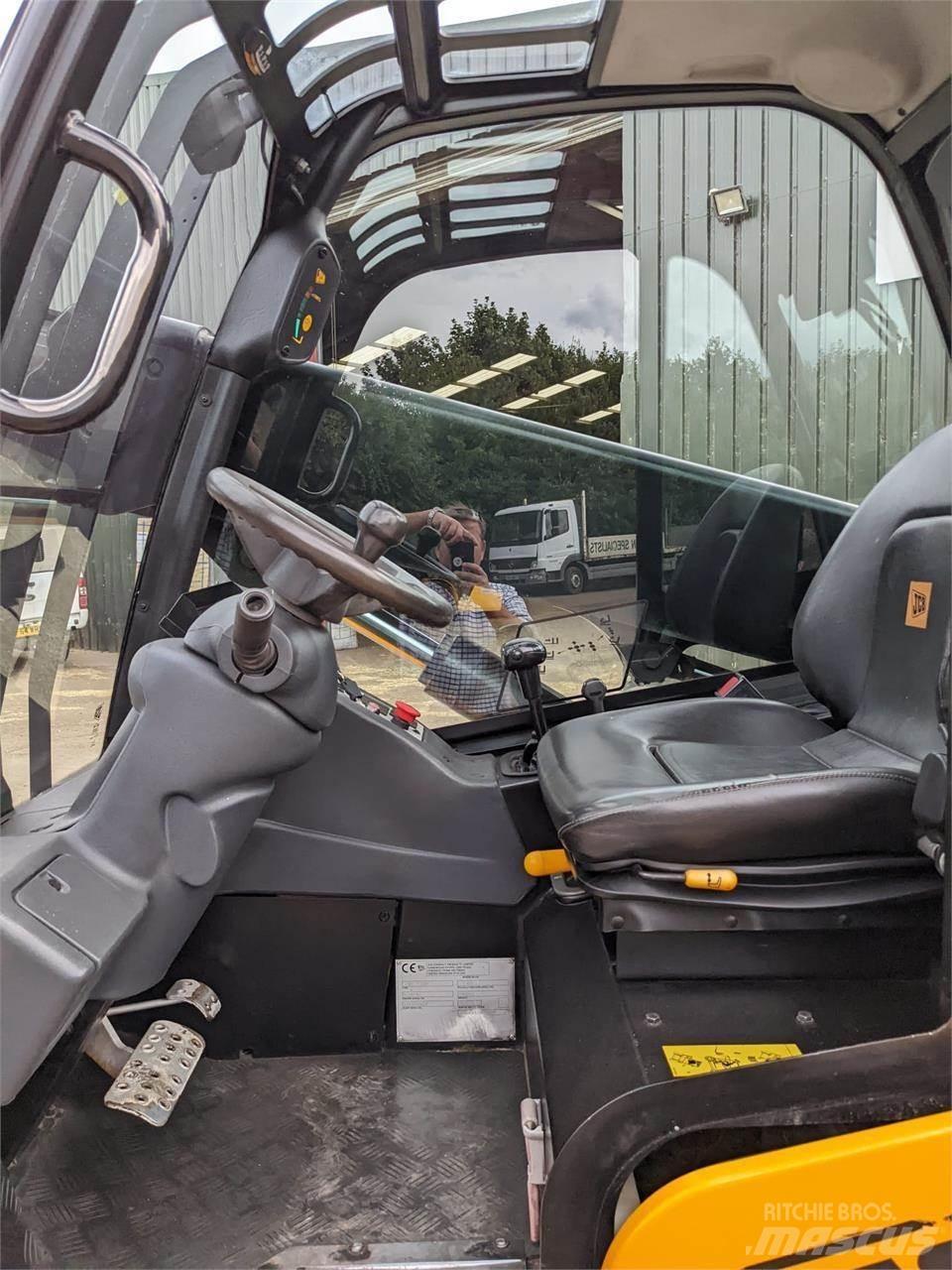 JCB 30D Телескопические погрузчики