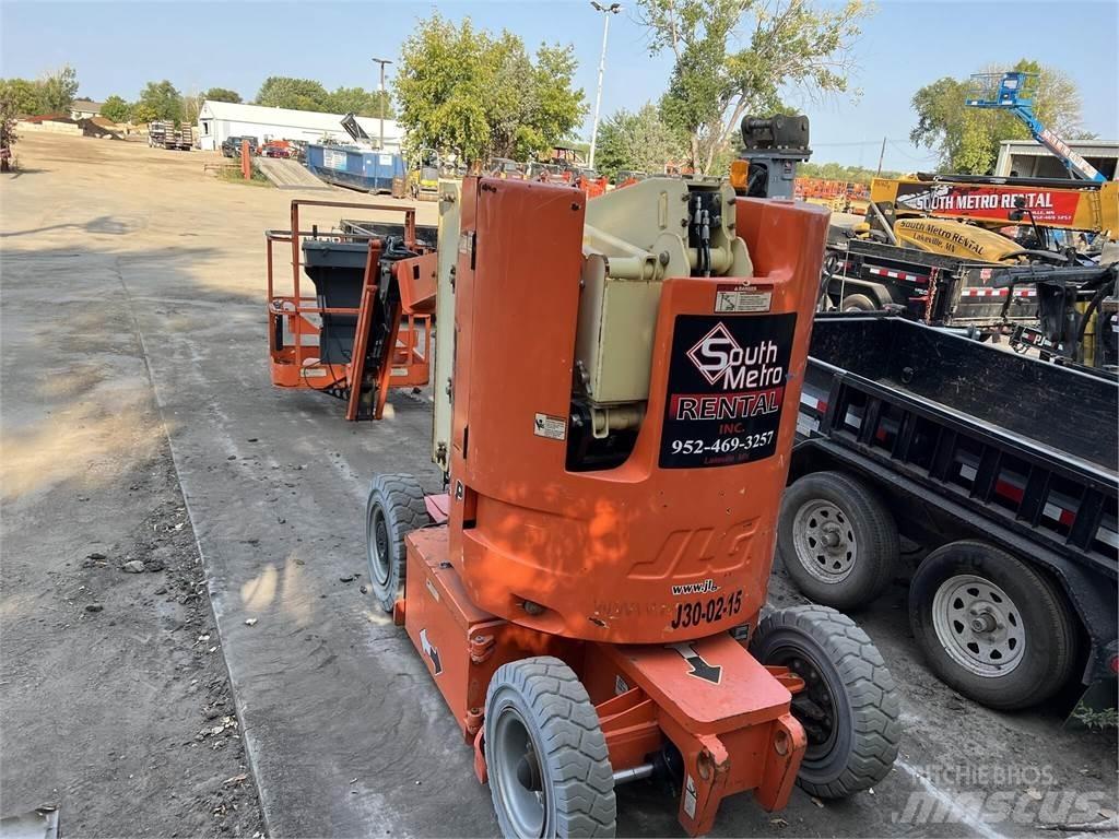 JLG E300AJP Коленчатые подъемники