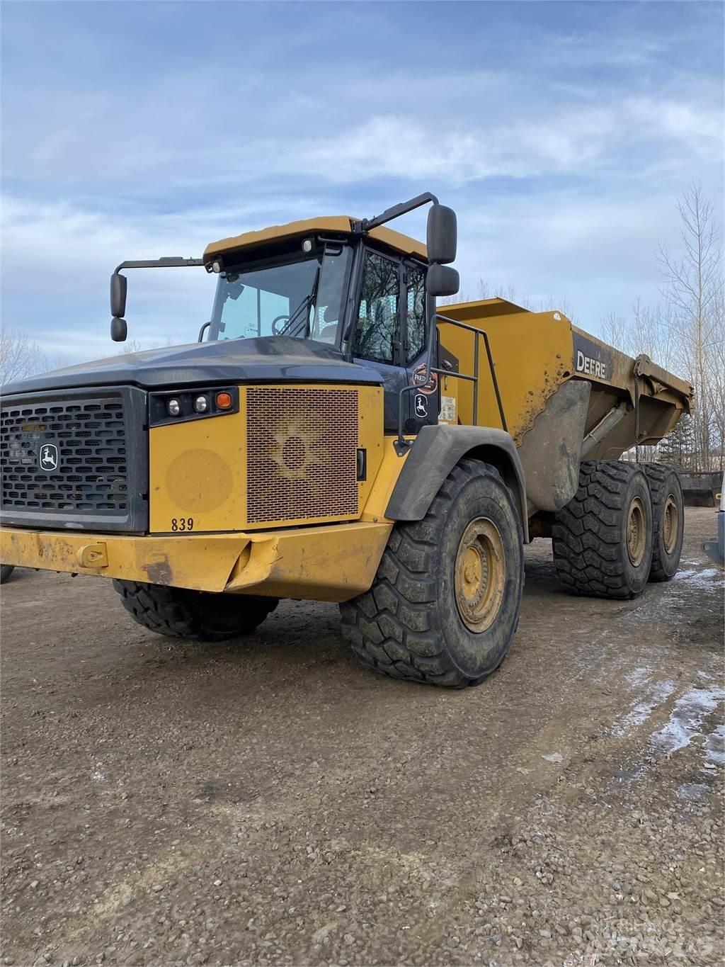 John Deere 410E Шарнирно-сочленённые самосвалы
