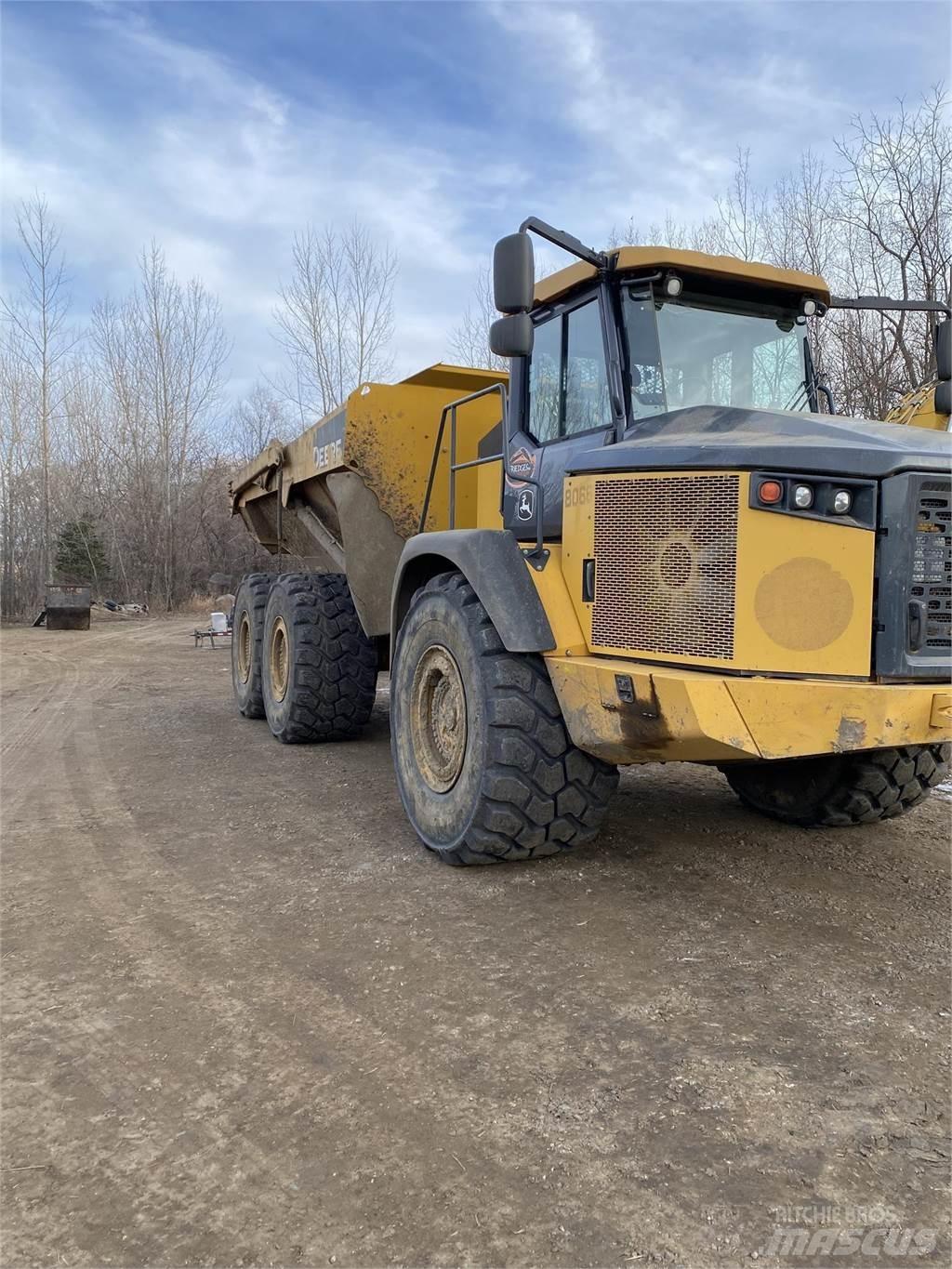 John Deere 410E Шарнирно-сочленённые самосвалы