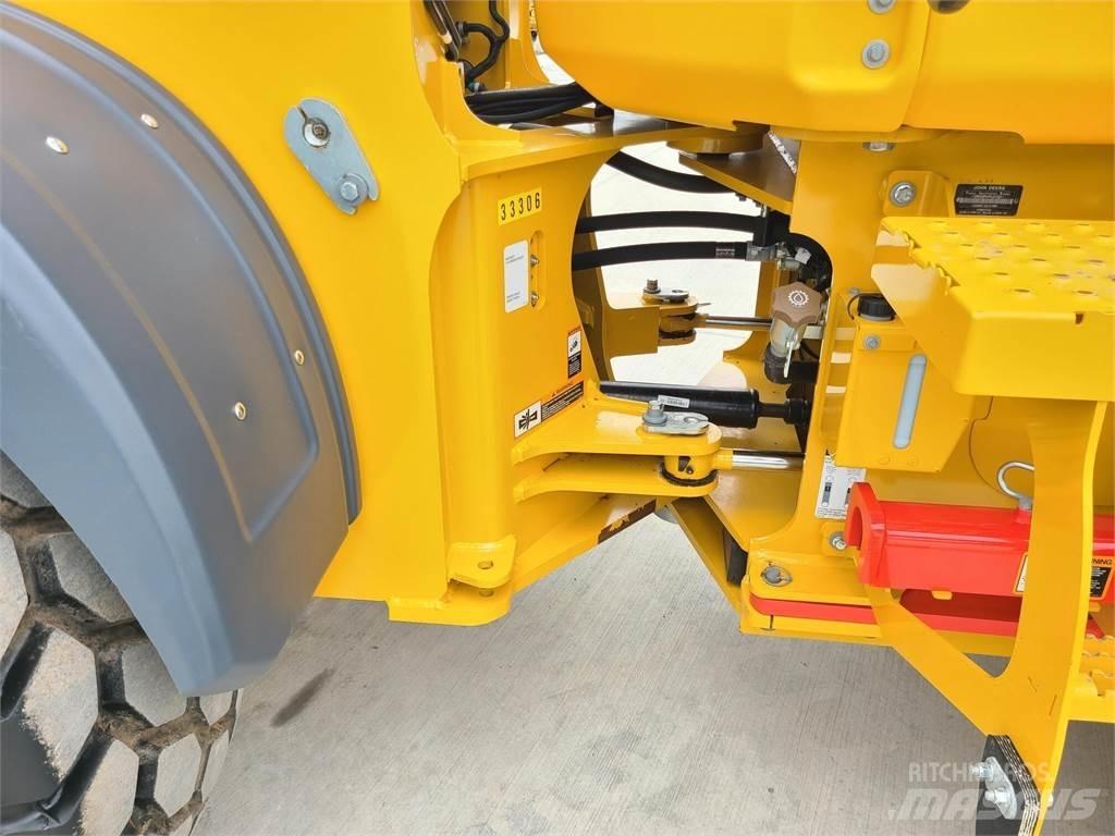 John Deere 524P Фронтальные погрузчики