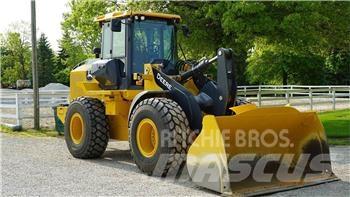 John Deere 524P Фронтальные погрузчики