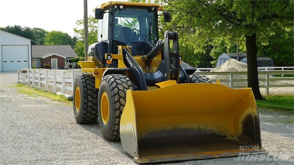 John Deere 524P Фронтальные погрузчики