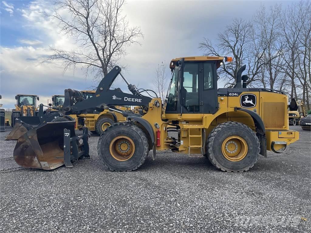 John Deere 624L Фронтальные погрузчики