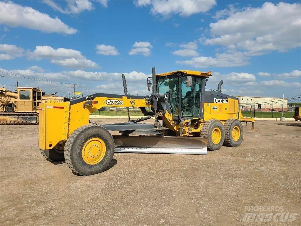 John Deere 672G Грейдеры