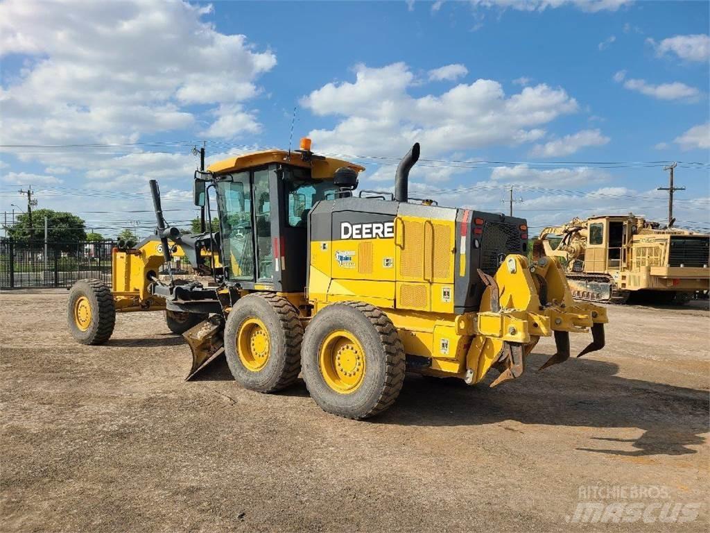John Deere 672G Грейдеры