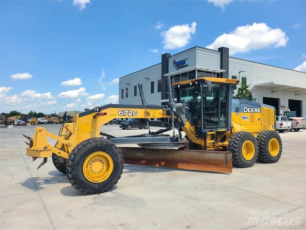 John Deere 672G Грейдеры