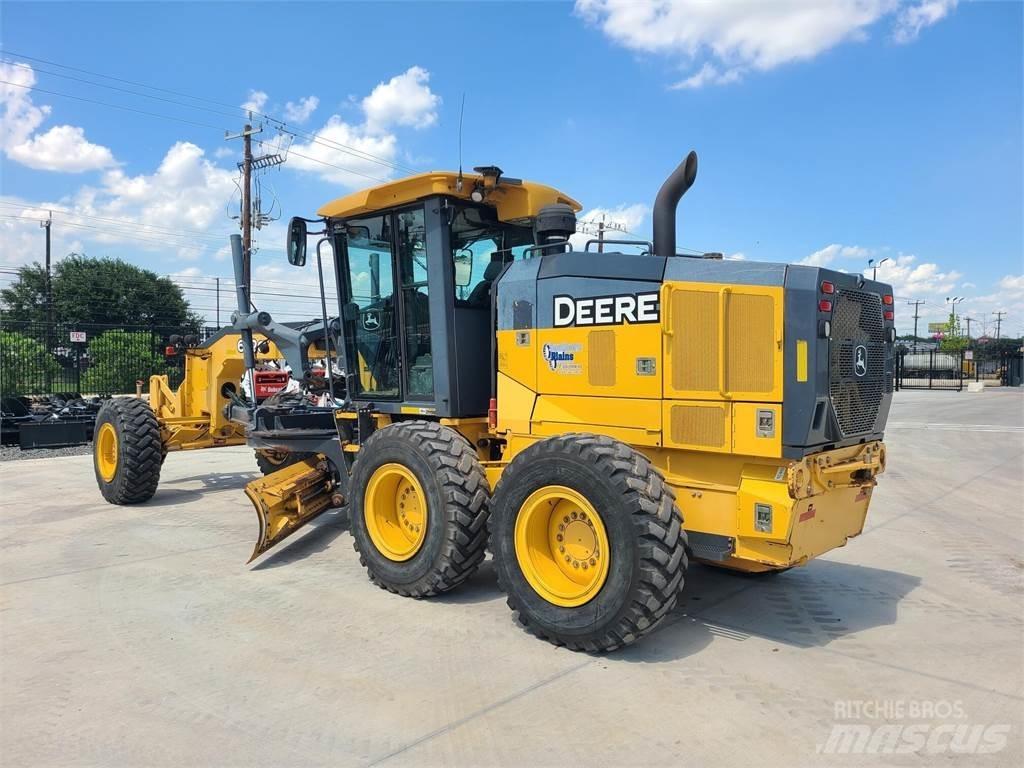 John Deere 672G Грейдеры