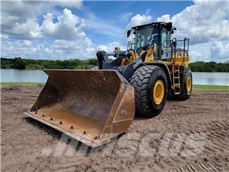John Deere 744L Фронтальные погрузчики