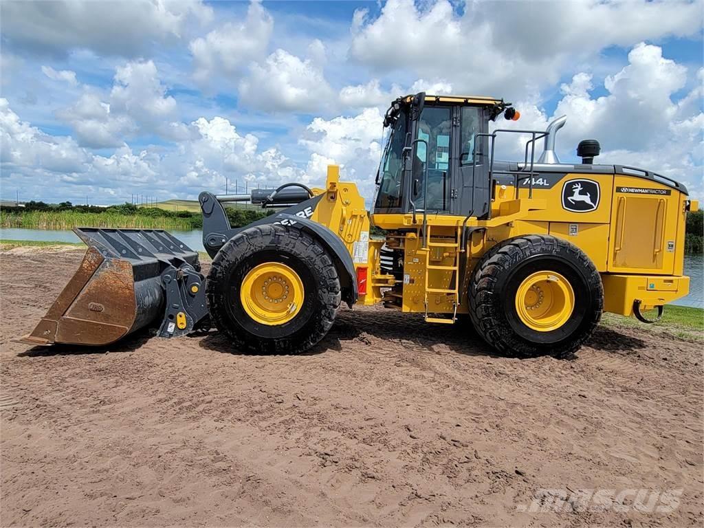 John Deere 744L Фронтальные погрузчики