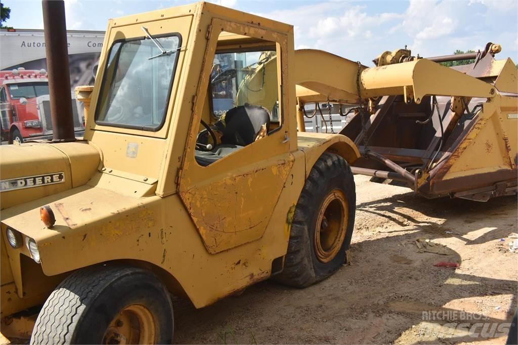 John Deere 760A Скреперы