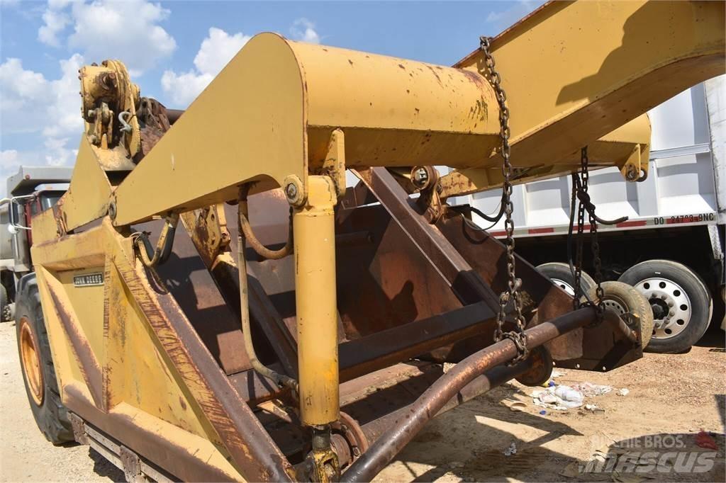 John Deere 760A Скреперы