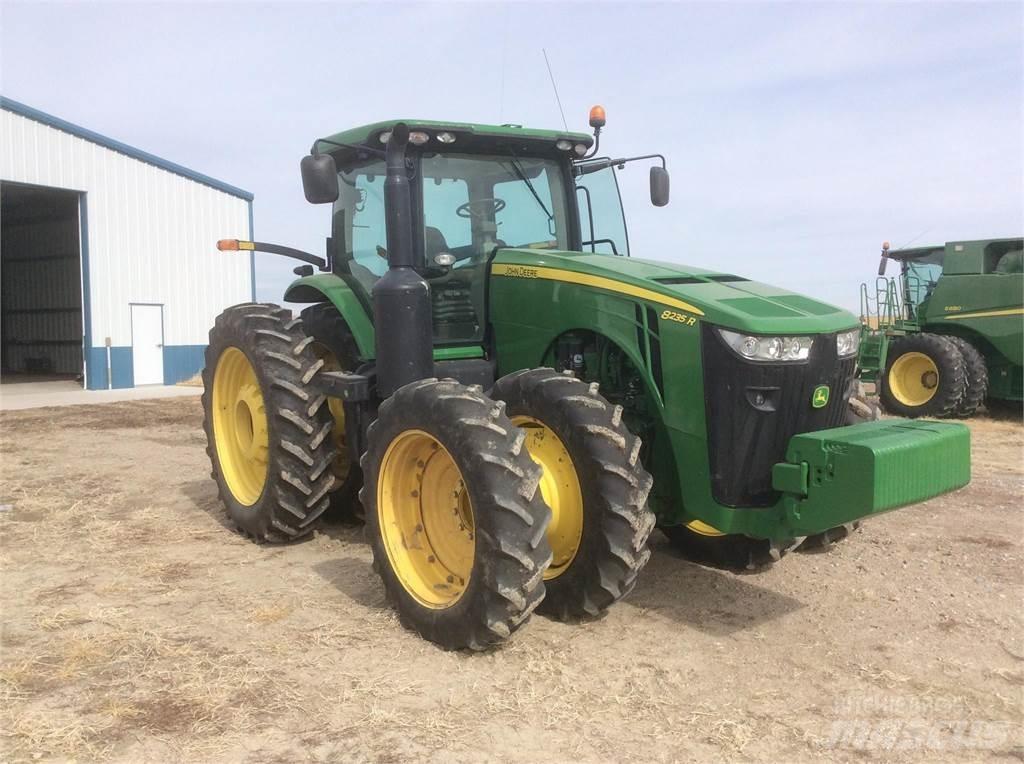 John Deere 8235R Трактора