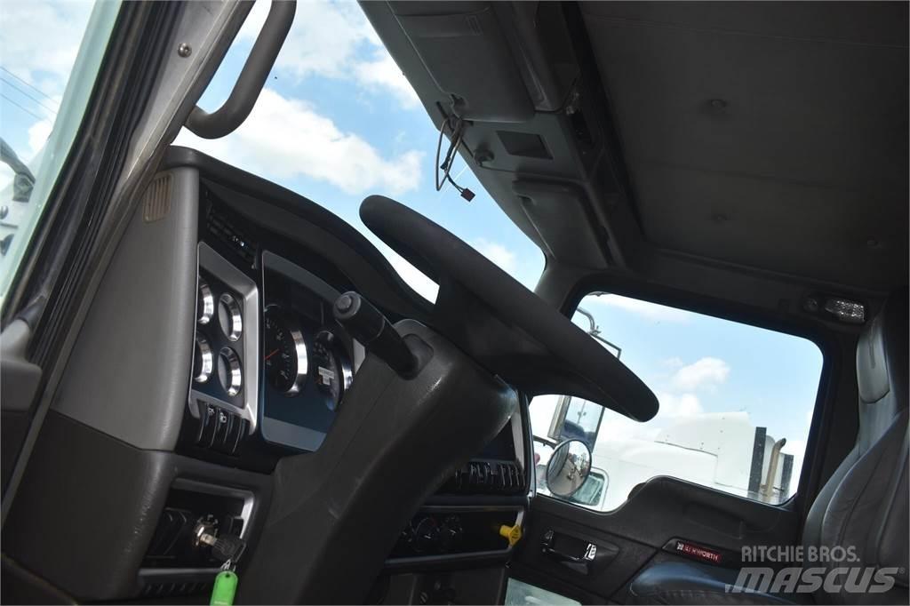 Kenworth T440 Грузовики-Самосвалы