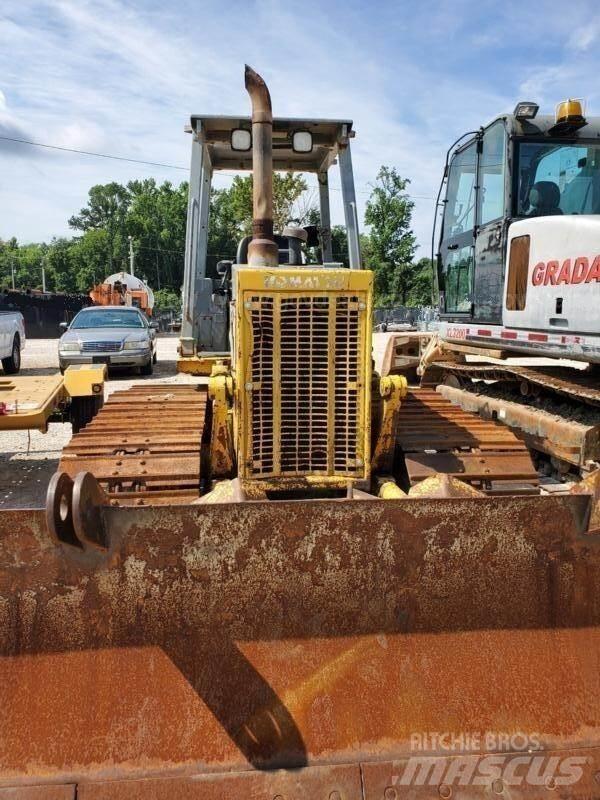 Komatsu D38P-1 LGP Гусеничные бульдозеры