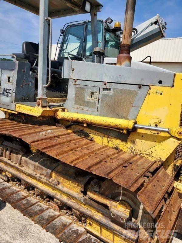 Komatsu D38P-1 LGP Гусеничные бульдозеры