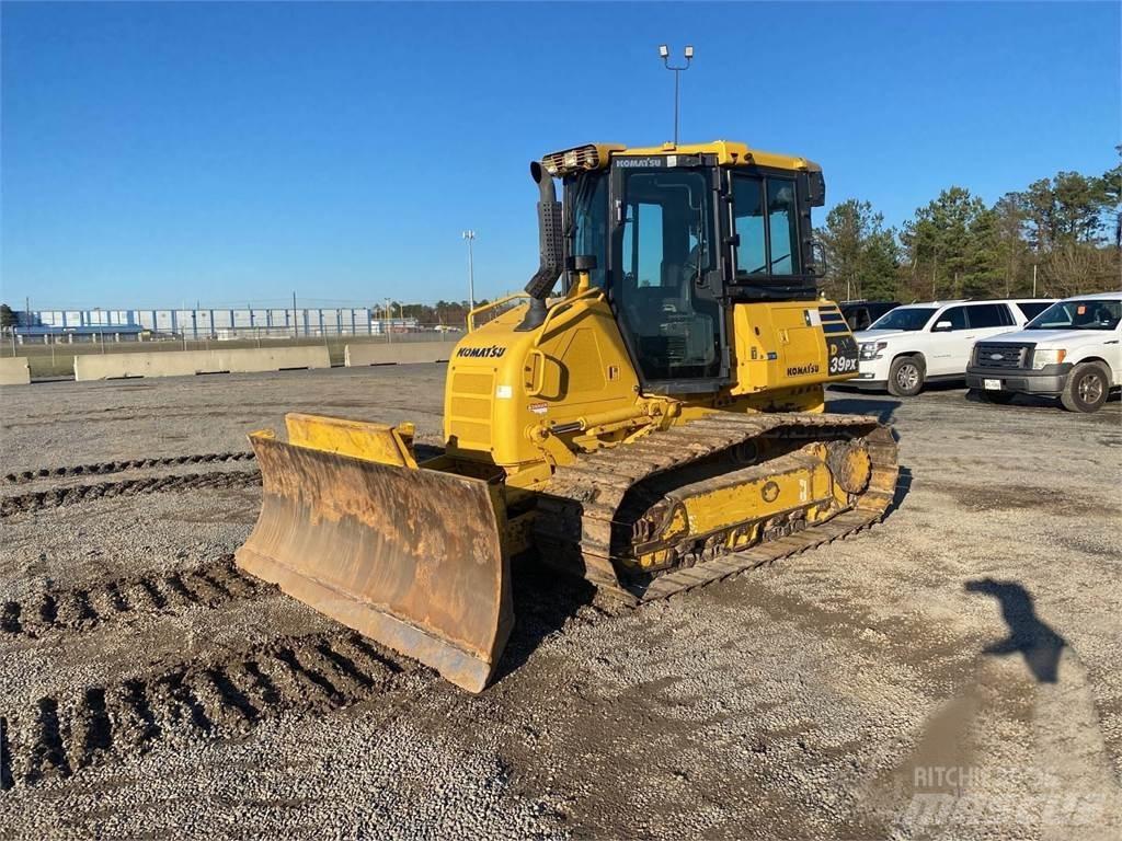 Komatsu D39PX-24 Гусеничные бульдозеры