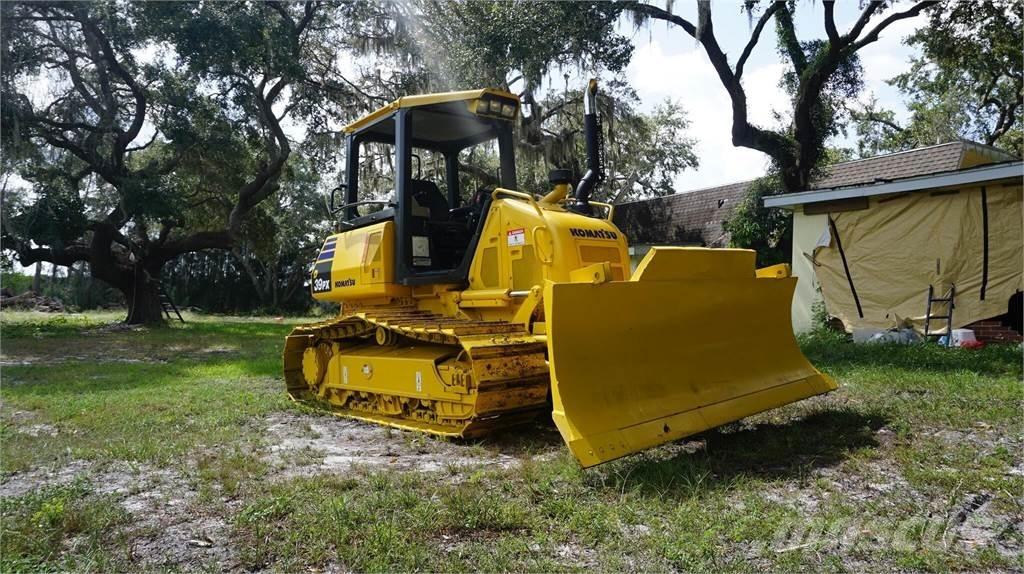 Komatsu D39PX-24 Гусеничные бульдозеры