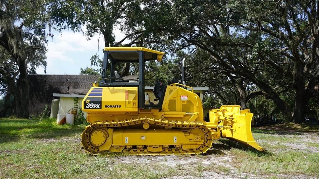 Komatsu D39PX-24 Гусеничные бульдозеры