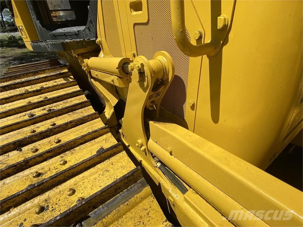 Komatsu D39PX-24 Гусеничные бульдозеры