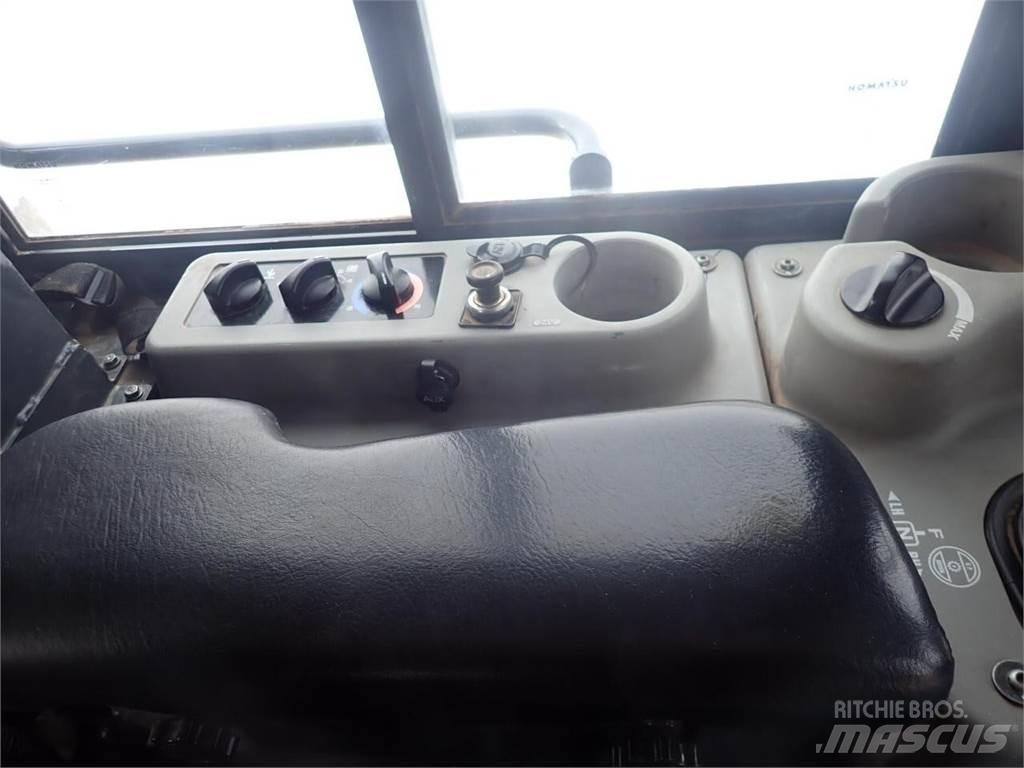 Komatsu D61PXi-24 Гусеничные бульдозеры
