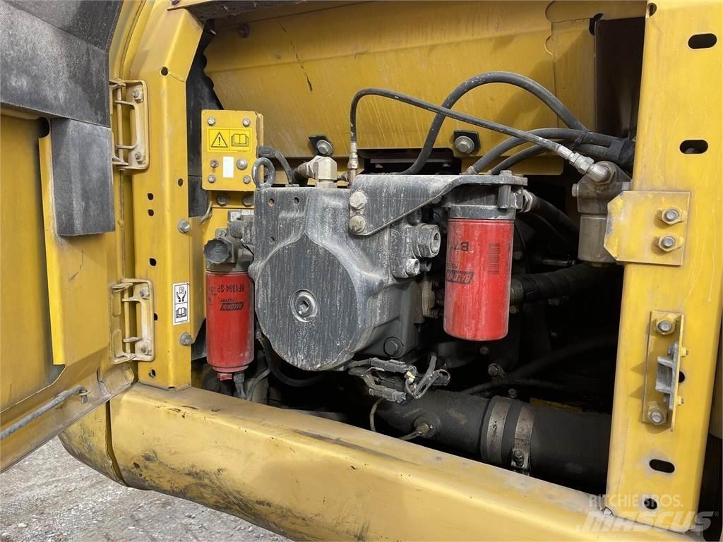Komatsu PC210 LC-8 Гусеничные экскаваторы