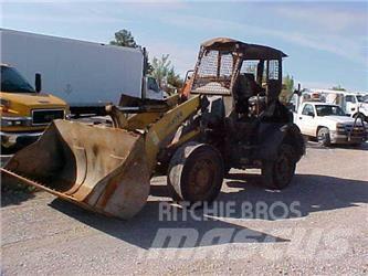 Komatsu WA100 Фронтальные погрузчики