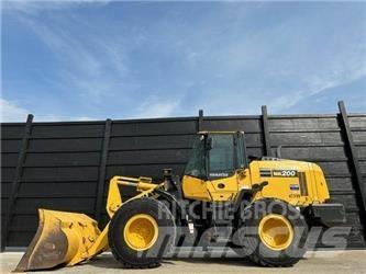 Komatsu WA200-8 Фронтальные погрузчики
