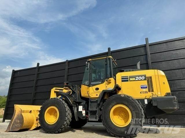 Komatsu WA200-8 Фронтальные погрузчики
