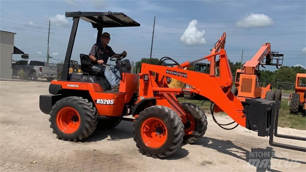Kubota R520 Фронтальные погрузчики