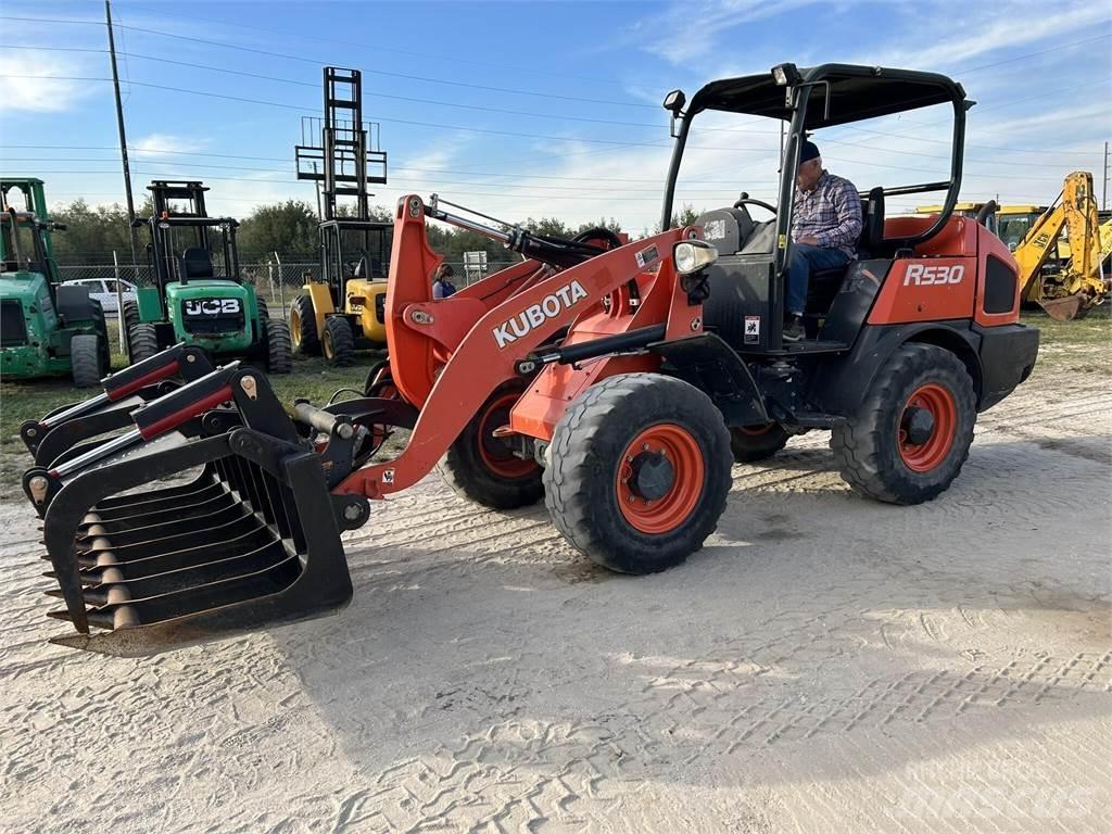 Kubota R530 Фронтальные погрузчики