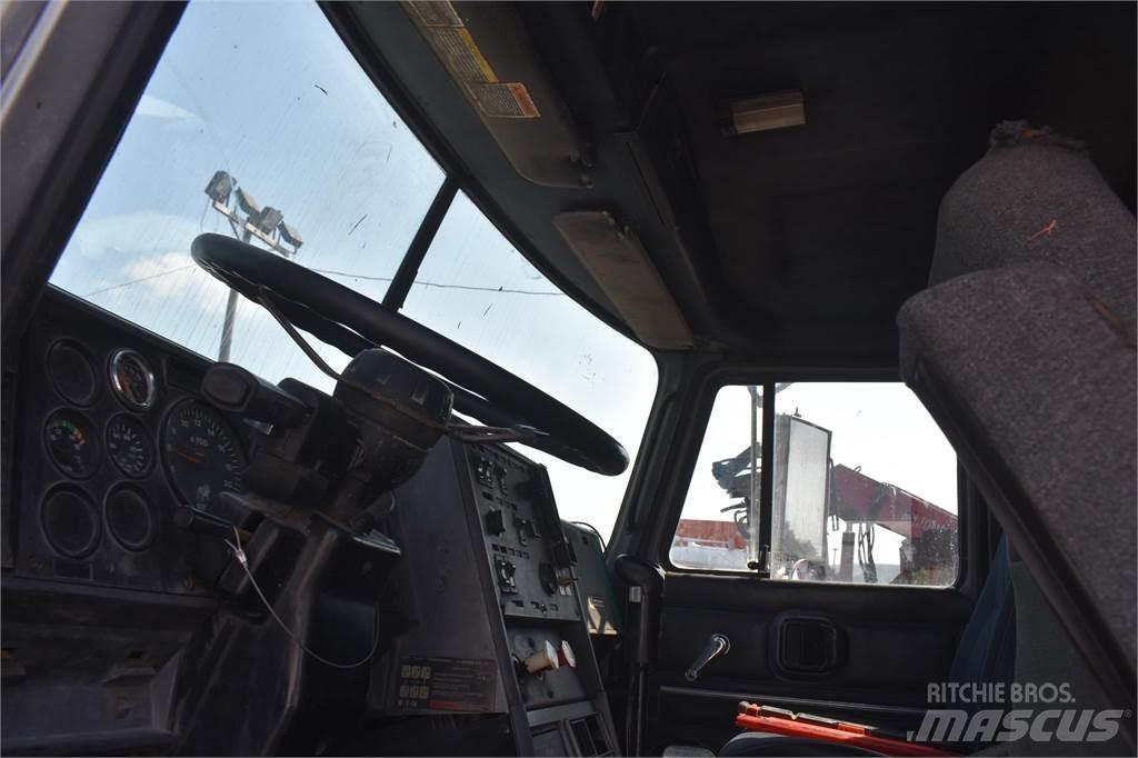 Mack CH613 Грузовики-Самосвалы