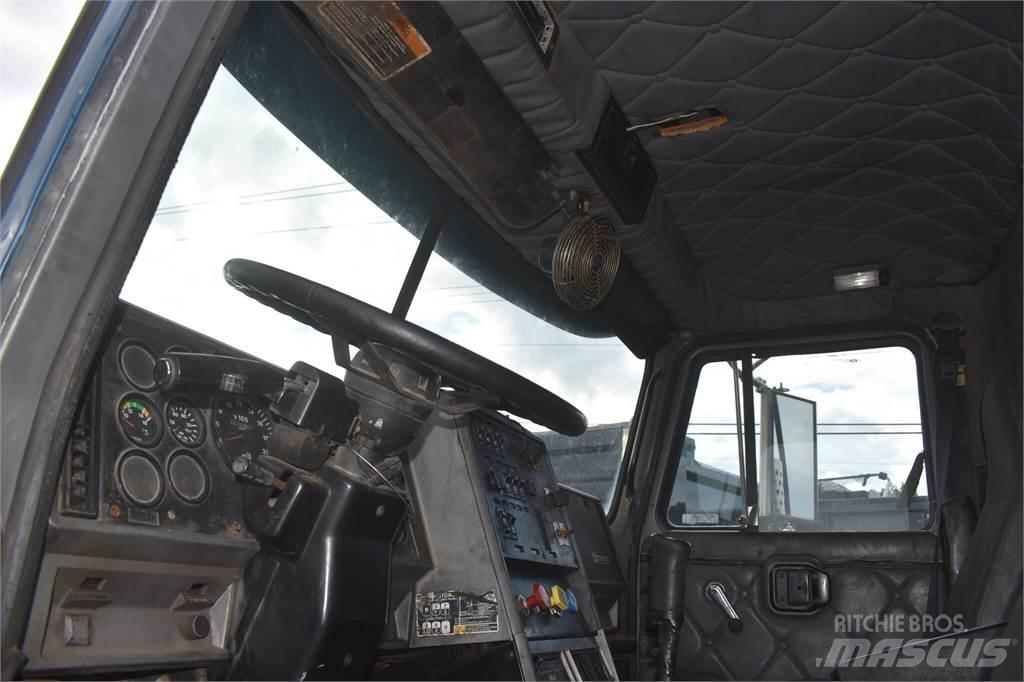 Mack CH613 Грузовики-Самосвалы