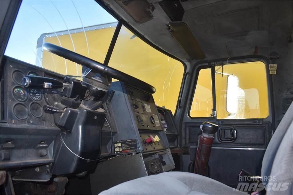 Mack CH613 Грузовики-Самосвалы