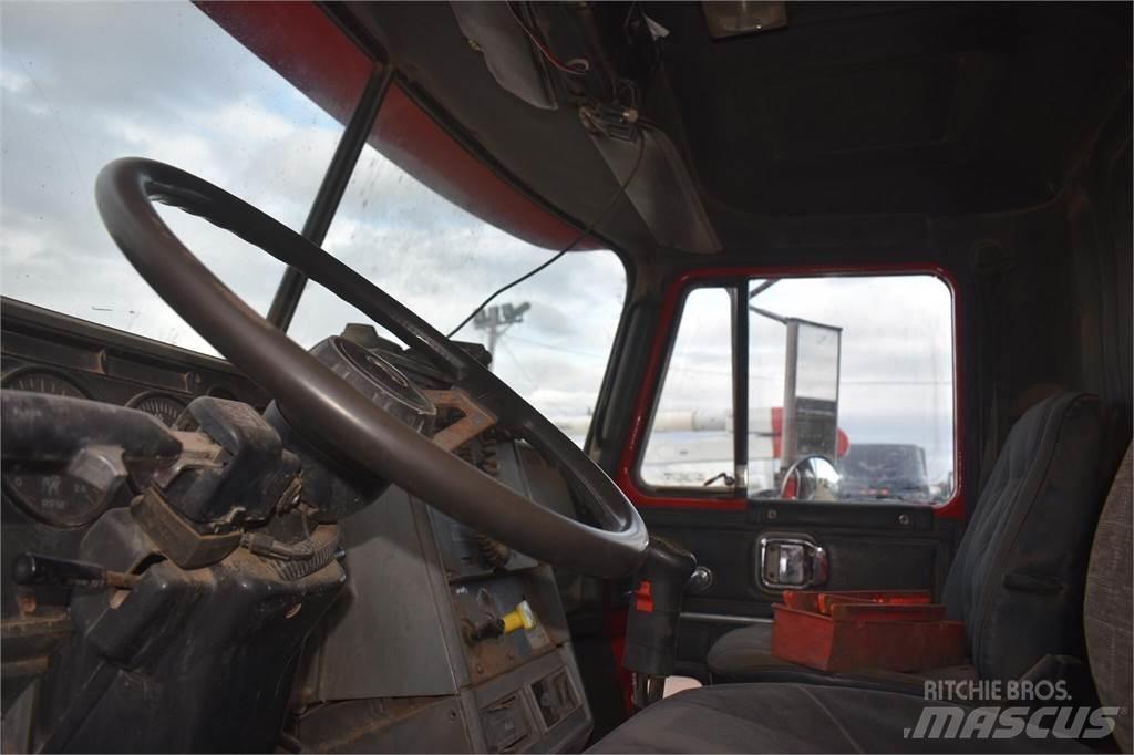 Mack CH613 Грузовики-Самосвалы