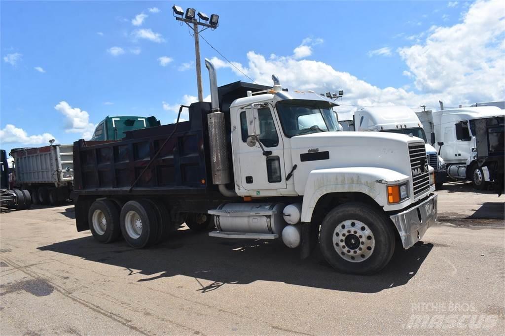 Mack CHN613 Грузовики-Самосвалы