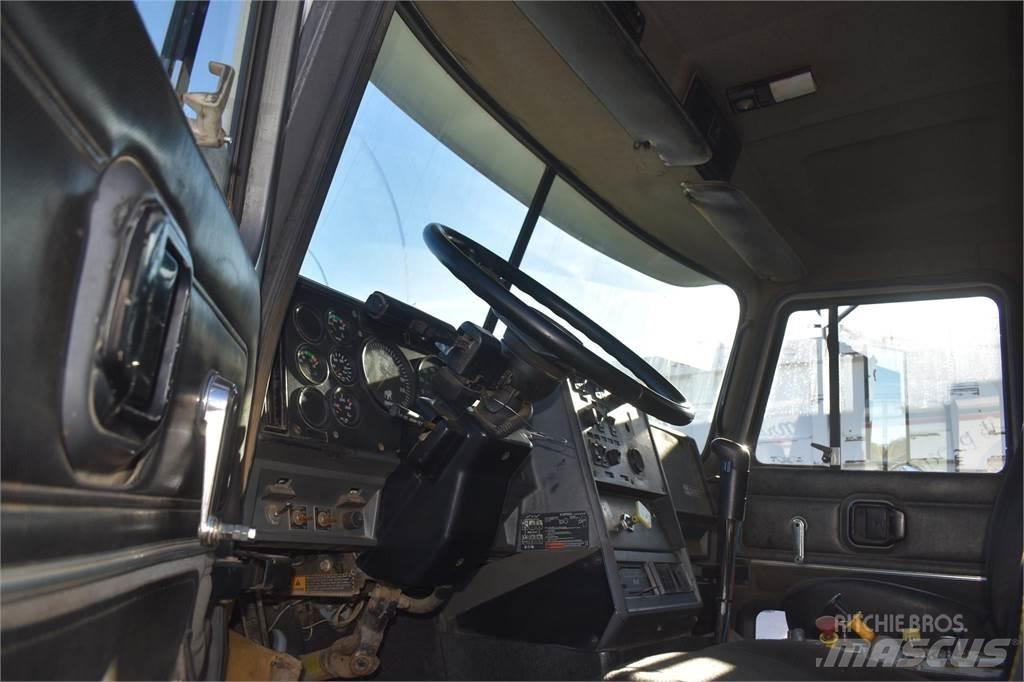 Mack CL713 Грузовики-Самосвалы