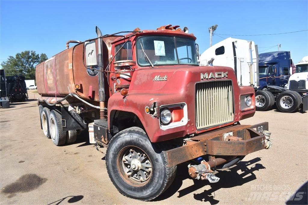 Mack DM685S Грузовики-цистерны