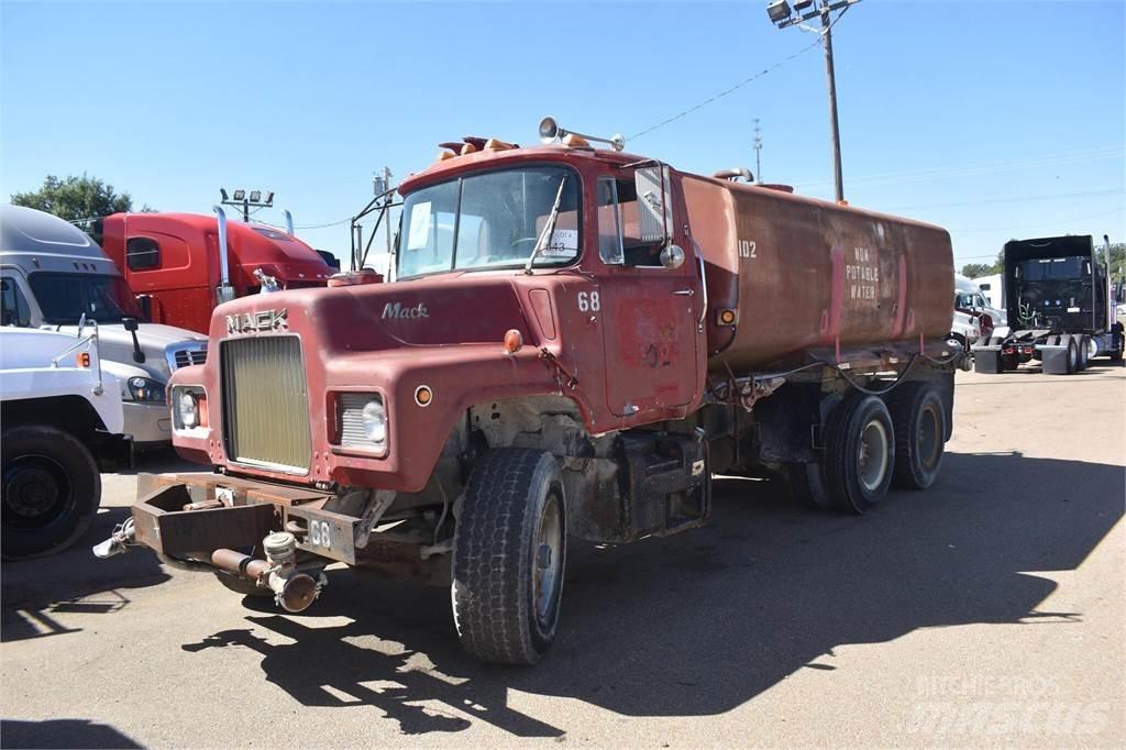 Mack DM685S Грузовики-цистерны