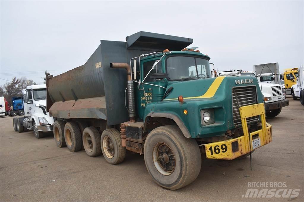 Mack DM688 Грузовики-Самосвалы